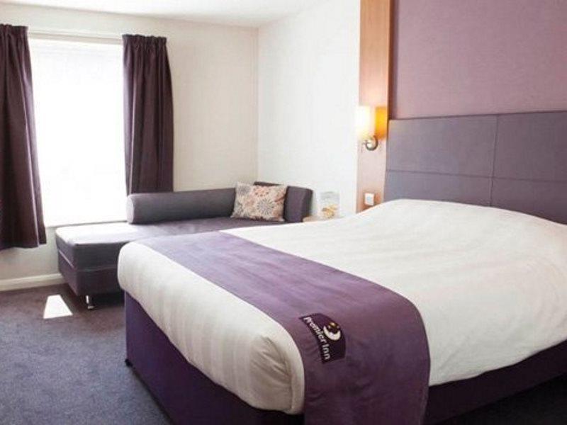 Premier Inn Stirling South Екстериор снимка