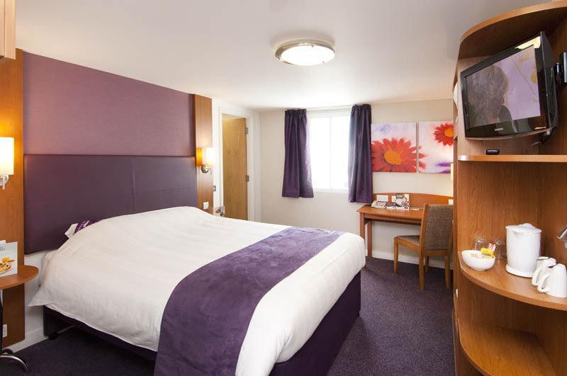 Premier Inn Stirling South Екстериор снимка