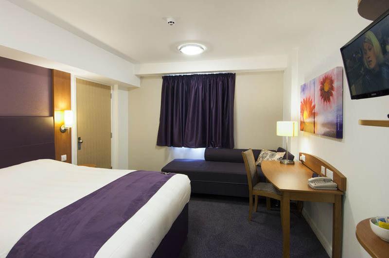 Premier Inn Stirling South Екстериор снимка